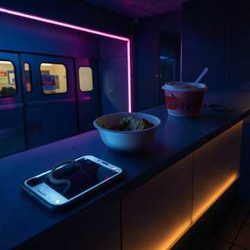 夜深就别再想她