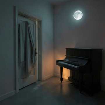 钢琴上的旧合照