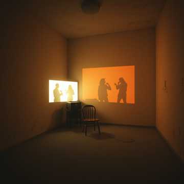 空荡的房间里放映旧电影