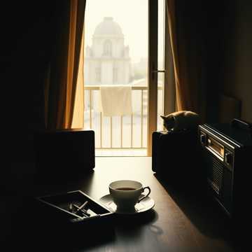 烟灰缸沉在杯底