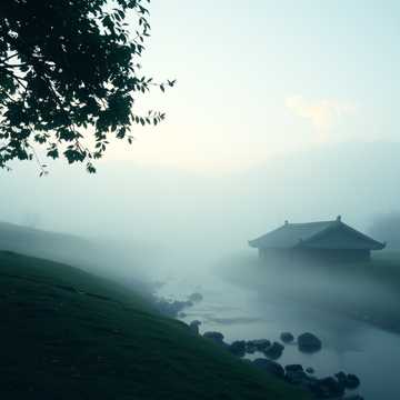 薄雾炊烟伴溪啁