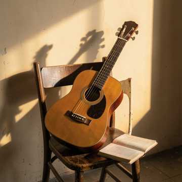 木吉他弹过的黄昏