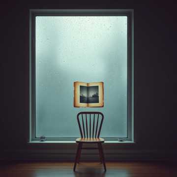 雨滴敲打的旧相簿