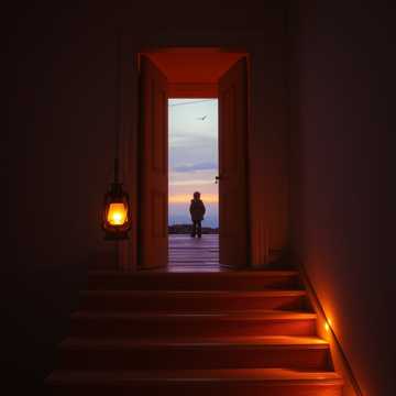 老地方的灯还亮着